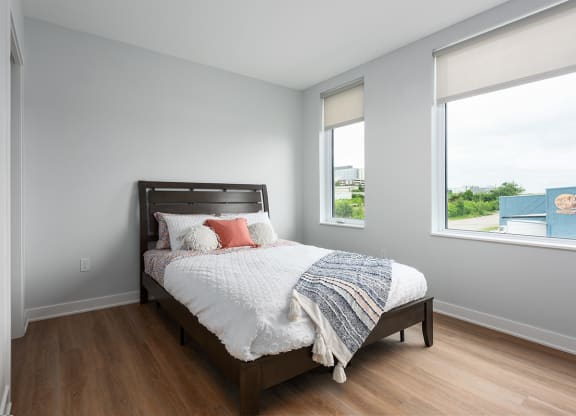 bedroom with plank flooring and large windows at Steelcote Square, St. Louis, 63103