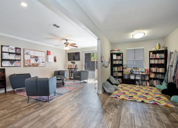 Clubhouse sitting room at Saratoga Ridge, Phoenix, AZ