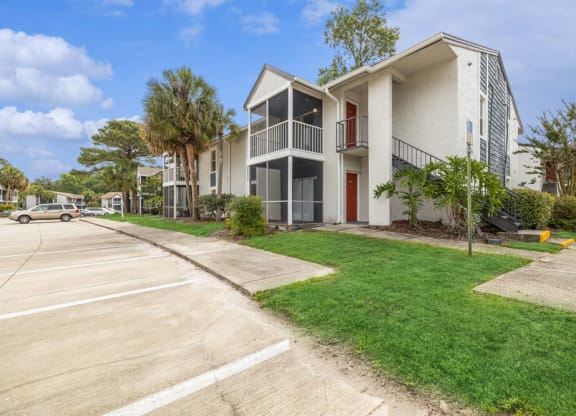 Apartment exterior at Vue at Baymeadows Apartments in Jacksonville, Florida