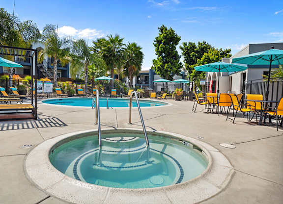 Community Hot Tub and Swimming Pool at Cove La Mesa Apartments located in La Mesa, CA.