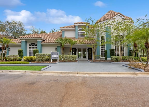 Exterior of the Vinings at Hunter's Green