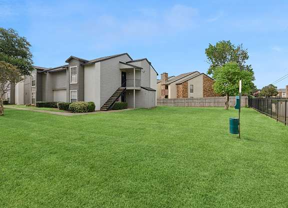 Exterior Community Building and Landscape at Cobblestone Apartments located in Arlington, TX.