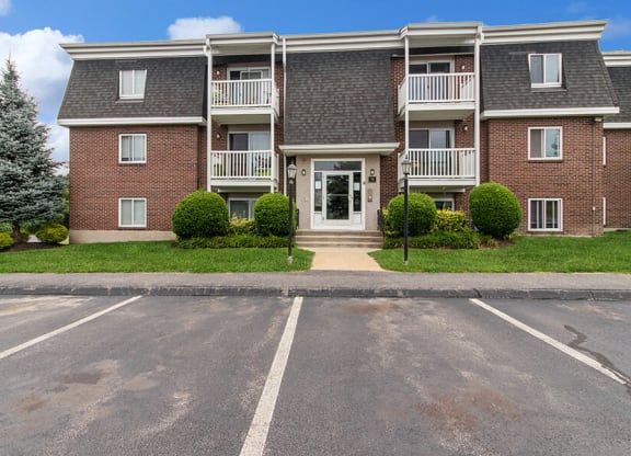 Apartment building exterior at Stone Ends apartments in Stoughton, MA