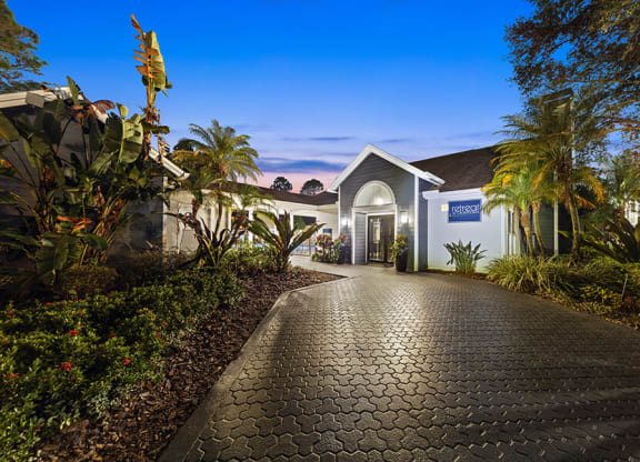 Community Clubhouse and Exterior at Retreat at Crosstown Apartments in Riverview, FL.