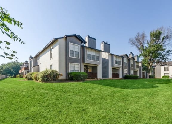 Apartment exterior and landscape at Cobblestone, Arlington, 76011
