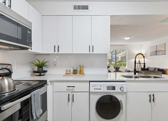 Model kitchen at Northlake Apartments in Jacksonville, FL