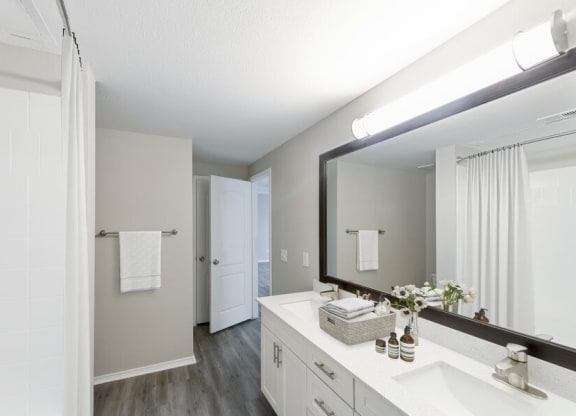 Model bathroom with large mirror
