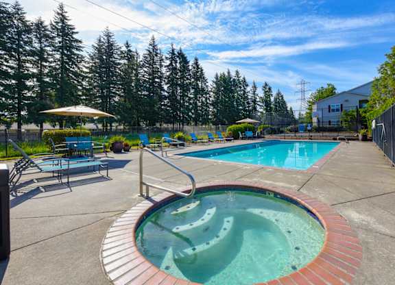 Community Swimming Pool and Hot Tub at Landings at Morrison Apartments located in Gresham, OR.