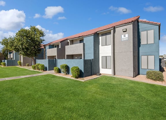 Exterior Community Building at Peaks on 4th Apartments in Avondale, AZ.