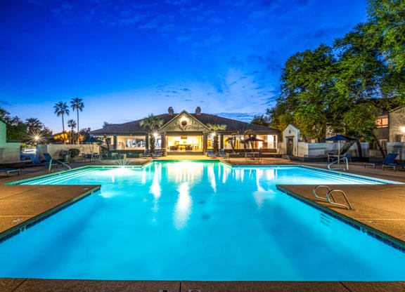swimming pool at Array South Mountain apartments