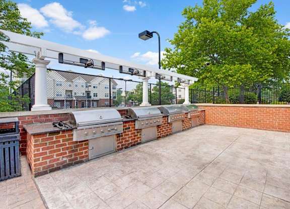 Outdoor kitchen grilling area at Dulles Green Apartments in Herndon, Virginia