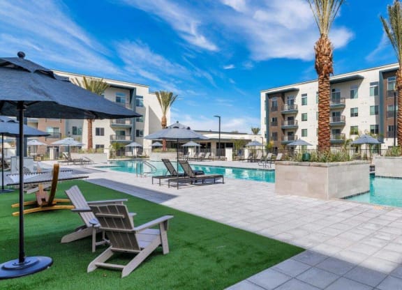 Poolside loungers at Glen 91 Apartments in Glendale, AZ
