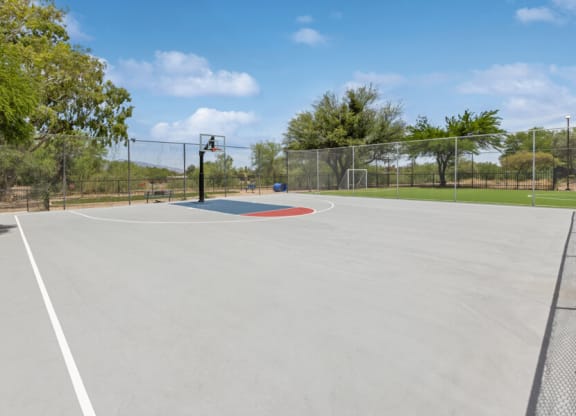 Basketball court at Lakeside Casitas apartments