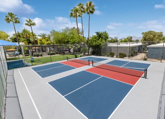 Two tennis courts at Lakeside Casitas apartments