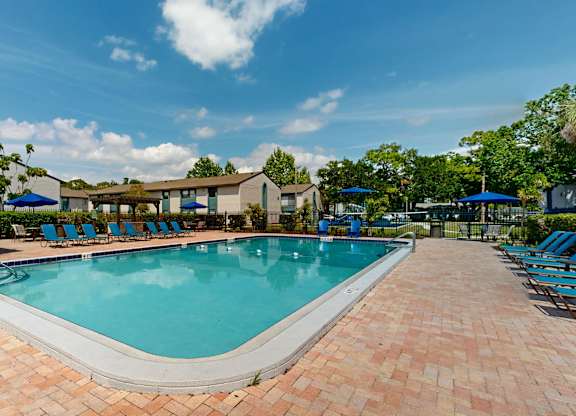Community swimming pool at Oasis at Bayside in Largo, FL.