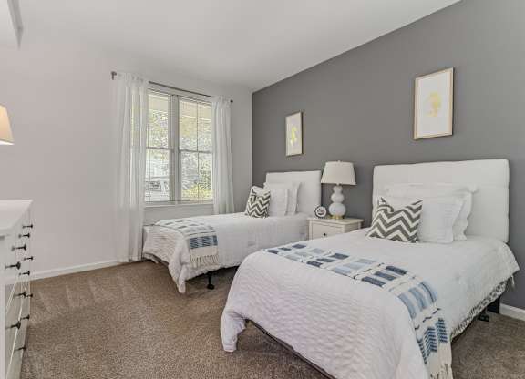 Guest bedroom with two twin beds at Pier Village Apartments, New Jersey