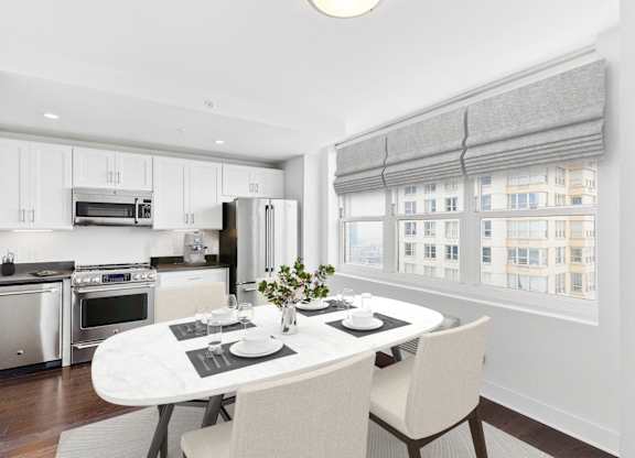 Dining table at 65 Bay Street, Jersey City, NJ
