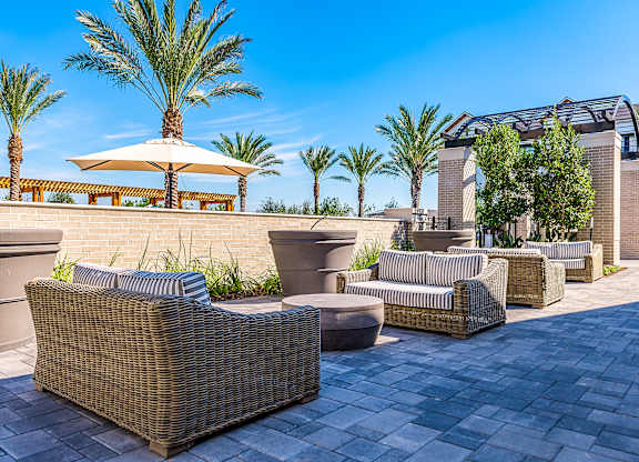 Open Lounge area at Alys Crossing Apartments, TX, 77433