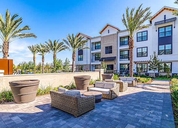 Exterior view at Alys Crossing Apartments, Texas