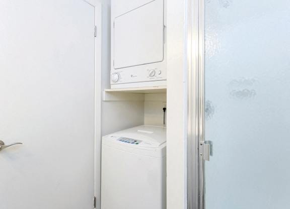 Full-Sized Washer And Dryer at Annapolis Roads, Annapolis