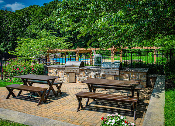 Pool and picnic tables at Atlantic Pointe Apartments, New Jersey, 07716
