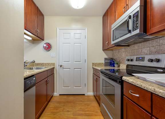 Kitchen Appliances at The Courts at Fair Oaks, Virginia