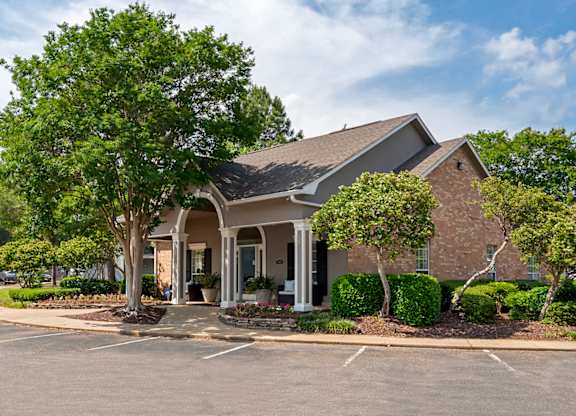 Exterior area at Crosswinds Apartments, Pearl, MS, 39208