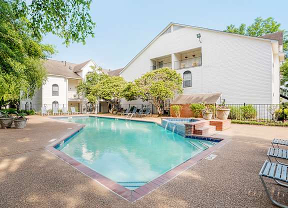 Crosswinds Pool at Crosswinds Apartments, Mississippi, 39208