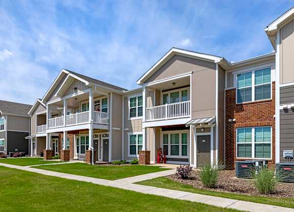 Building Exterior at The Villas at Germantown, Memphis