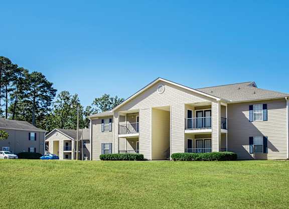 Exterior View at Grand at Pearl Apartments, Pearl, MS