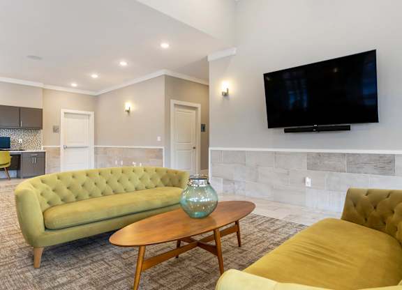 Community Clubhouse With Tv at La Veranda at Polly Lane Apartments, Lafayette