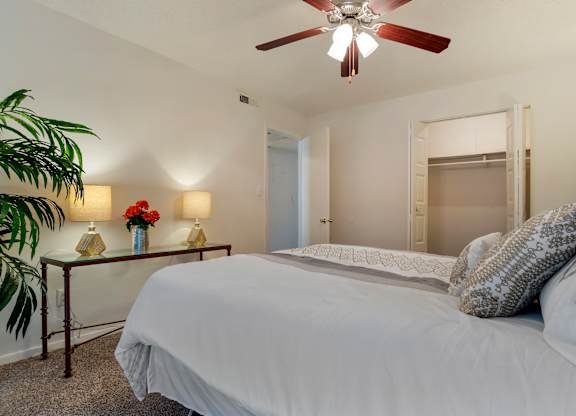 Classic Bedroom at Lakeshore Landing Apartments, Mississippi, 39157