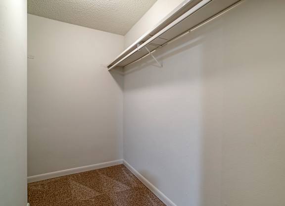 Closet at Lakeshore Landing Apartments, Mississippi