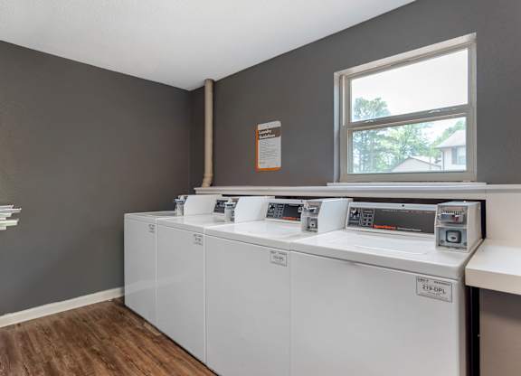 Laundry Room at Lakeshore Landing Apartments, Ridgeland, Mississippi