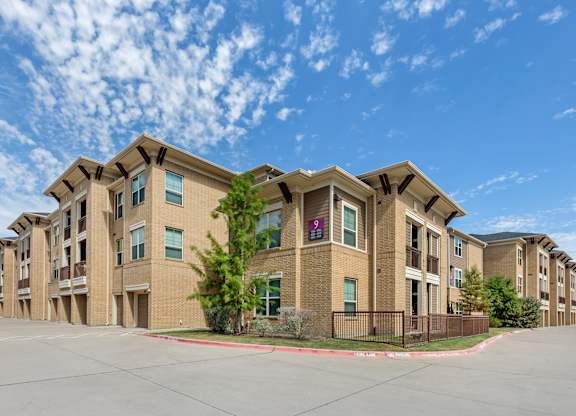 Exterior View Of Property at Mansfield on the Green, Milwaukie, 76063