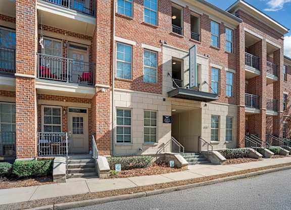 Exterior View of Building at Midtown Row Apartments, Montgomery, AL