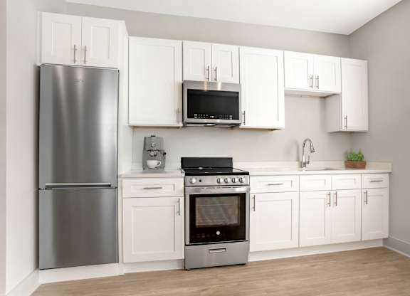Modern Kitchen at Midtown Row Apartments, Montgomery, AL, 36106
