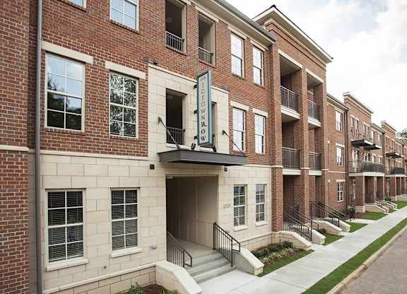 Street and Building View at Midtown Row Apartments, Montgomery, Alabama