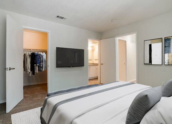 Bedroom With Closet at Reflection Pointe, Flowood, MS