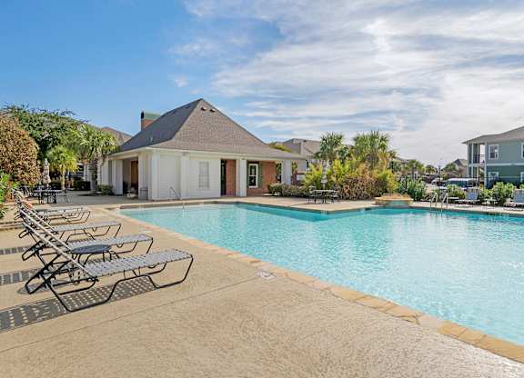 Pool at Reflections of Island Park Apartments, Shreveport