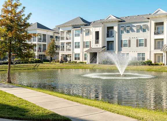 Pond area at Robley Place, Lafayette, 70503