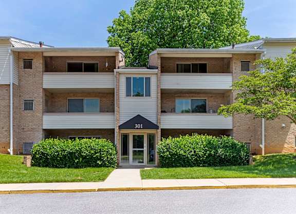 Exterior at The Apartments at Saddle Brooke, Maryland