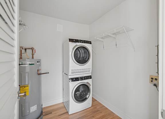 White Dryer and Washer at Atlantic Pointe Apartments, Atlantic Highlands