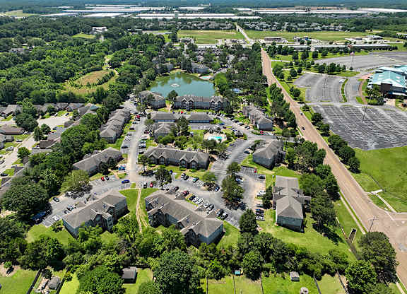 Aerial View of community at Southaven Pointe Apartments, Southaven