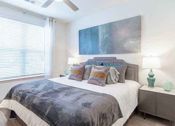 Bedroom at Stone Loch Apartments, Tomball, TX 77375