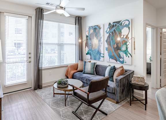 Living area at Stone Loch Apartments, TX 77375