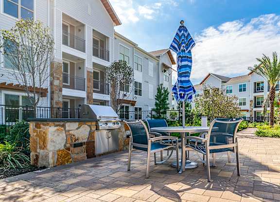 Grill Area at Stone Loch Apartments,Tomball, Texas
