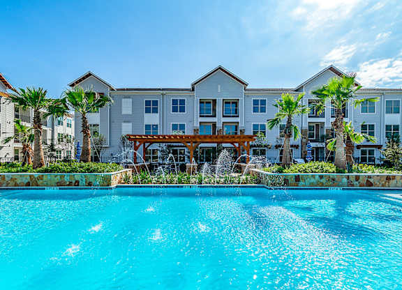 Pool front view at Stone Loch Apartments, Tomball, TX