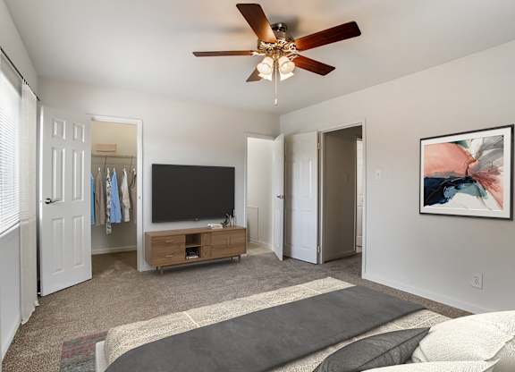 A Bedroom with TV at The Manor/The Manor East Apartments, Leesburg, 20176