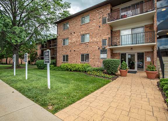 Exquisite Exterior at The Manor/The Manor East Apartments, Leesburg, VA, 20176